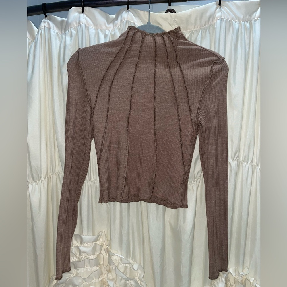 New In Brown mock neck Ribbed Long Sleeve Top. Women’s size small. New w/ tags.